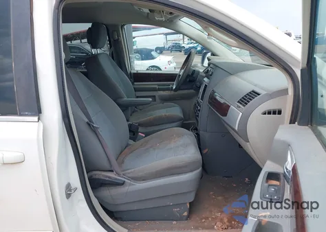 2010 Chrysler Town & Country Touring from USA, damaged, VIN 2A4RR5D15AR309025